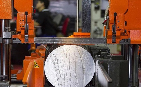 吴川立式金属带锯床切削出现跑带故障解决方法！